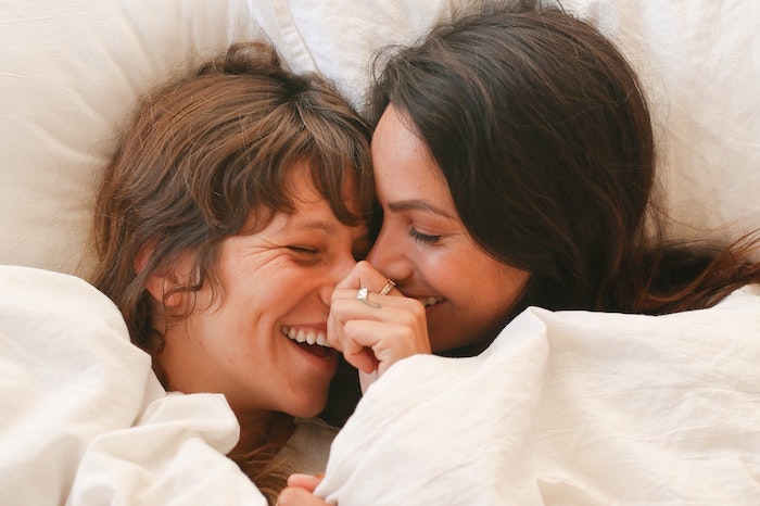 Chat Erotica: Girls Having Fun - Sweet Lovers Invite Guys Over To Play With
