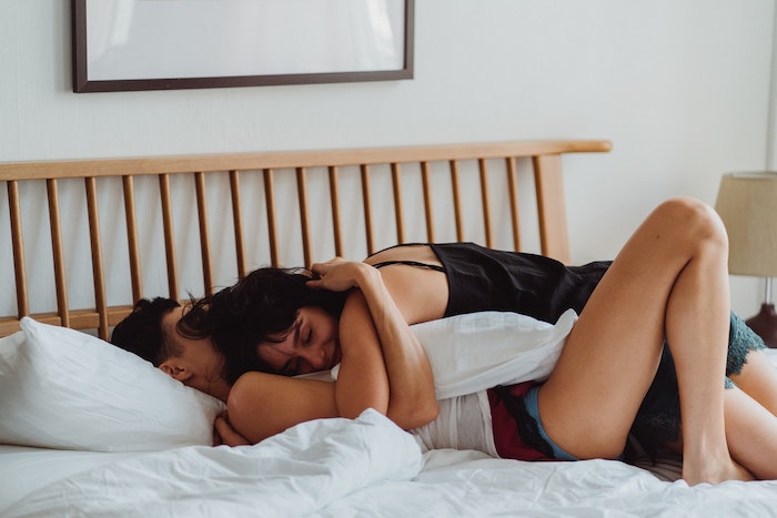 Chat Erotica: Strangers Looking for Love Fell Into Lust