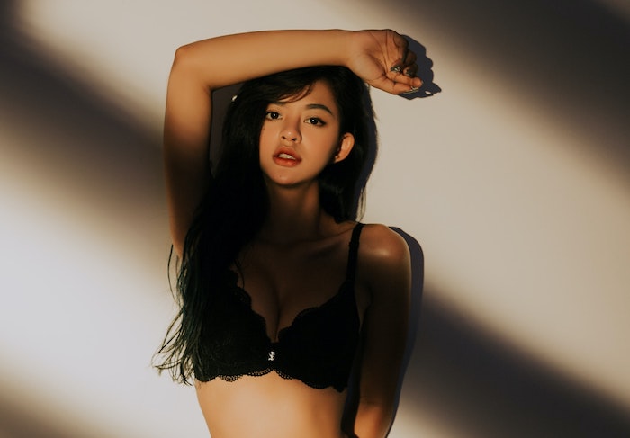 Horny Married Guy Teaches Curious 18-Year-Old How to Play With Herself
