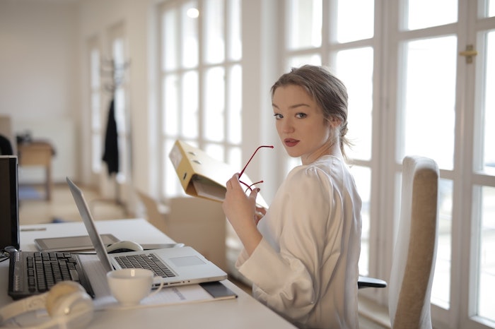 7 Tips for Flirting with Strangers in an Amateur Adult Chat Room
