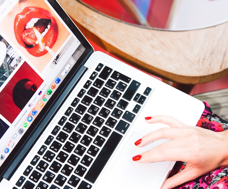 How to Have a Good Sex Chat: Key Tips for Having Cybersex With Strangers